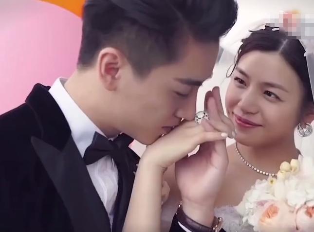 離婚不到1年!陳曉「憔悴老態不敢認」 一對比「陳妍希甜搭上小19歲鮮肉」網笑:狠甩前夫一條街