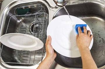 做錯30年!原來「飯後不能馬上洗碗」 退休醫生朋友「提點正確方式」:乾淨又省力省錢