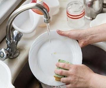 做錯30年!原來「飯後不能馬上洗碗」 退休醫生朋友「提點正確方式」:乾淨又省力省錢