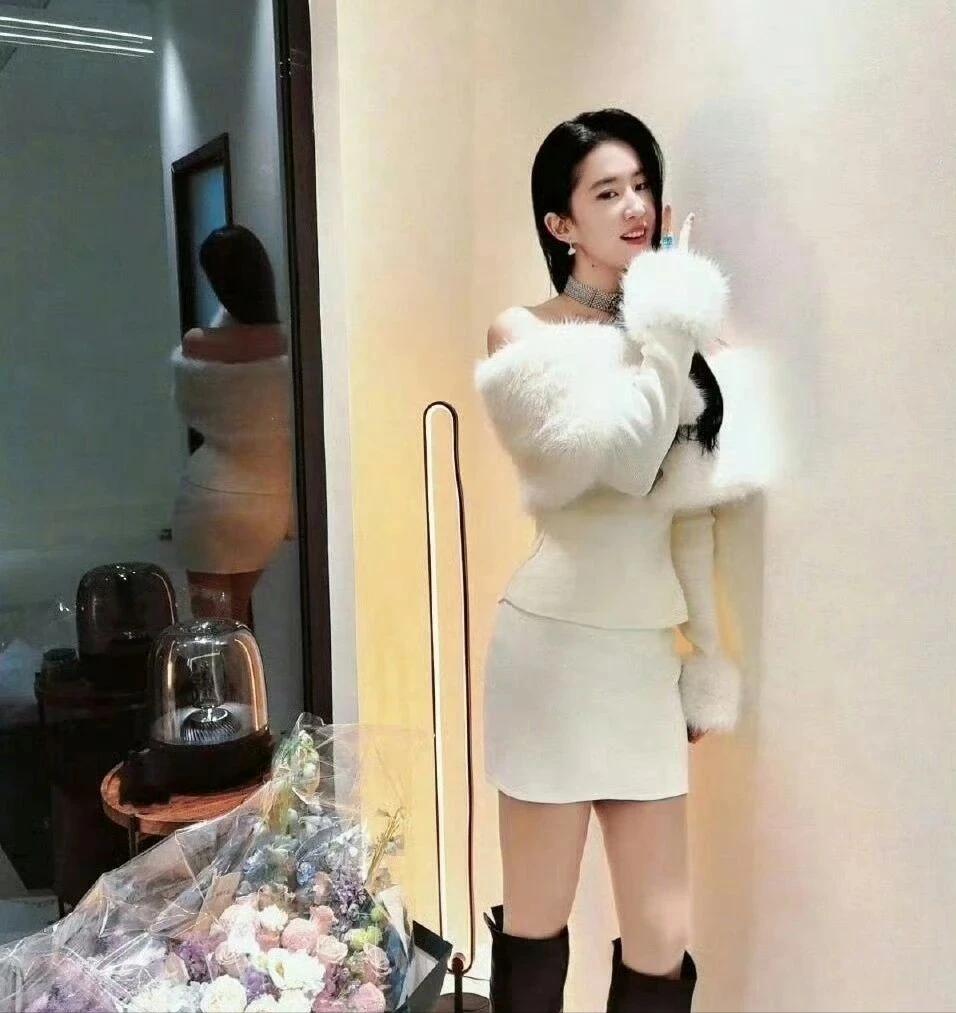 被酸嫁不出去！38歲劉亦菲沒回應「突PO居家自拍照」　下秒「慘遭鏡子出賣」網全暴動：真是好女人～