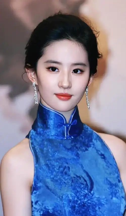 被酸嫁不出去！38歲劉亦菲沒回應「突PO居家自拍照」　下秒「慘遭鏡子出賣」網全暴動：真是好女人～