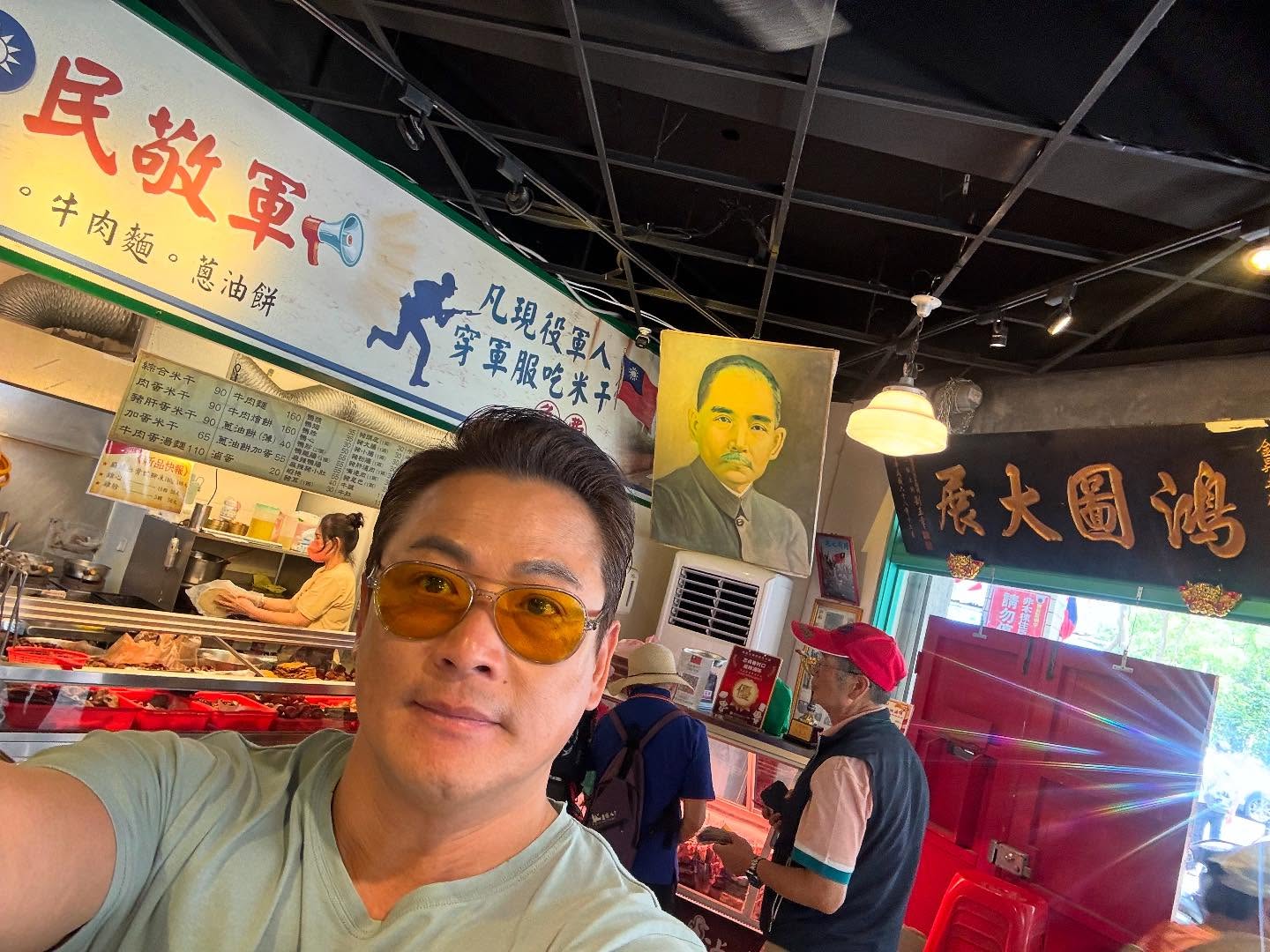 演技炸裂！55歲本土男星「爆瘦12公斤」好友看戲就噴淚　戲外「放閃8年老婆」寵妻好男人?