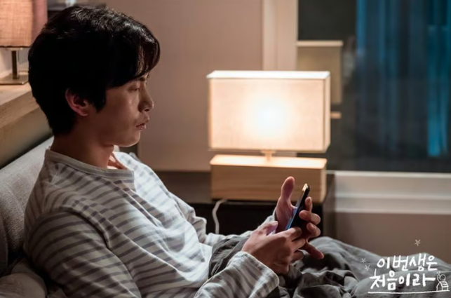 少一點都會短命！最新研究「睡眠時數門檻」曝光　睡不飽「比不運動更慘」：週末補眠也不行