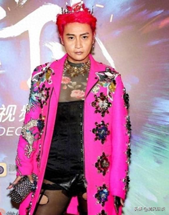 昔日男神也崩壞？54歲台灣男星「詭異透視裝現身」　粉絲一看破滅：「都是被逼的...」