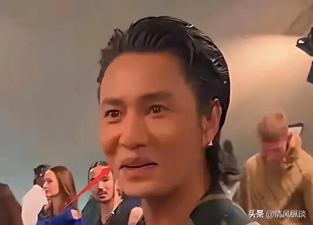 昔日男神也崩壞？54歲台灣男星「詭異透視裝現身」　粉絲一看破滅：「都是被逼的...」