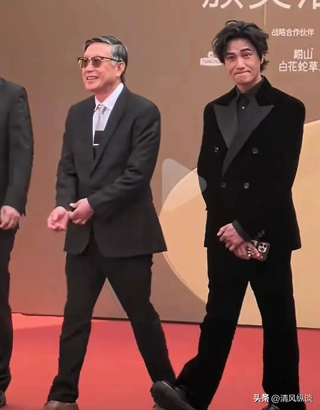 昔日男神也崩壞？54歲台灣男星「詭異透視裝現身」　粉絲一看破滅：「都是被逼的...」