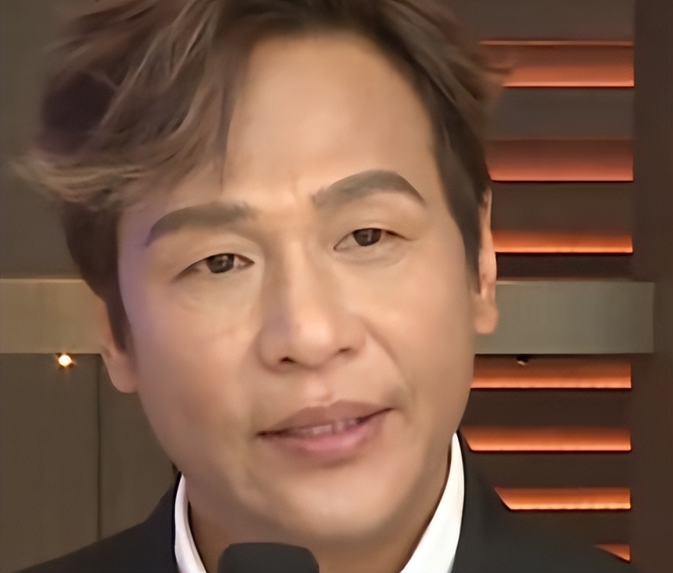 成名後拋棄原配！44歲資深男星「離婚秒娶女粉絲」　如今面相變了「當年報應也來了」網嘆：自作自受...