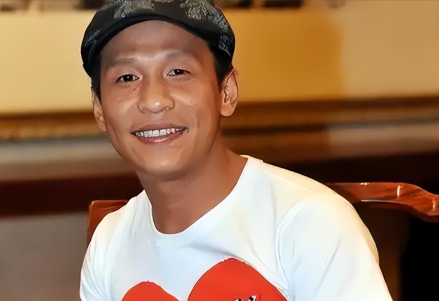 成名後拋棄原配！44歲資深男星「離婚秒娶女粉絲」　如今面相變了「當年報應也來了」網嘆：自作自受...