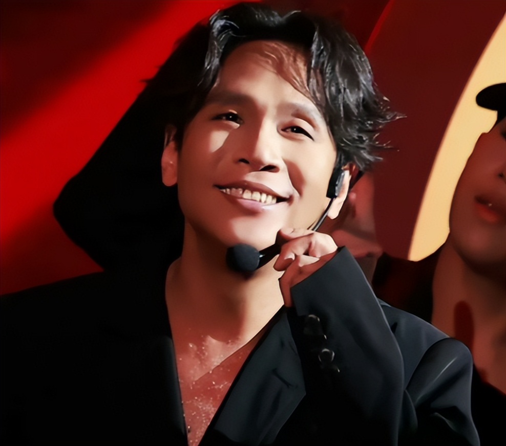 成名後拋棄原配！44歲資深男星「離婚秒娶女粉絲」　如今面相變了「當年報應也來了」網嘆：自作自受...