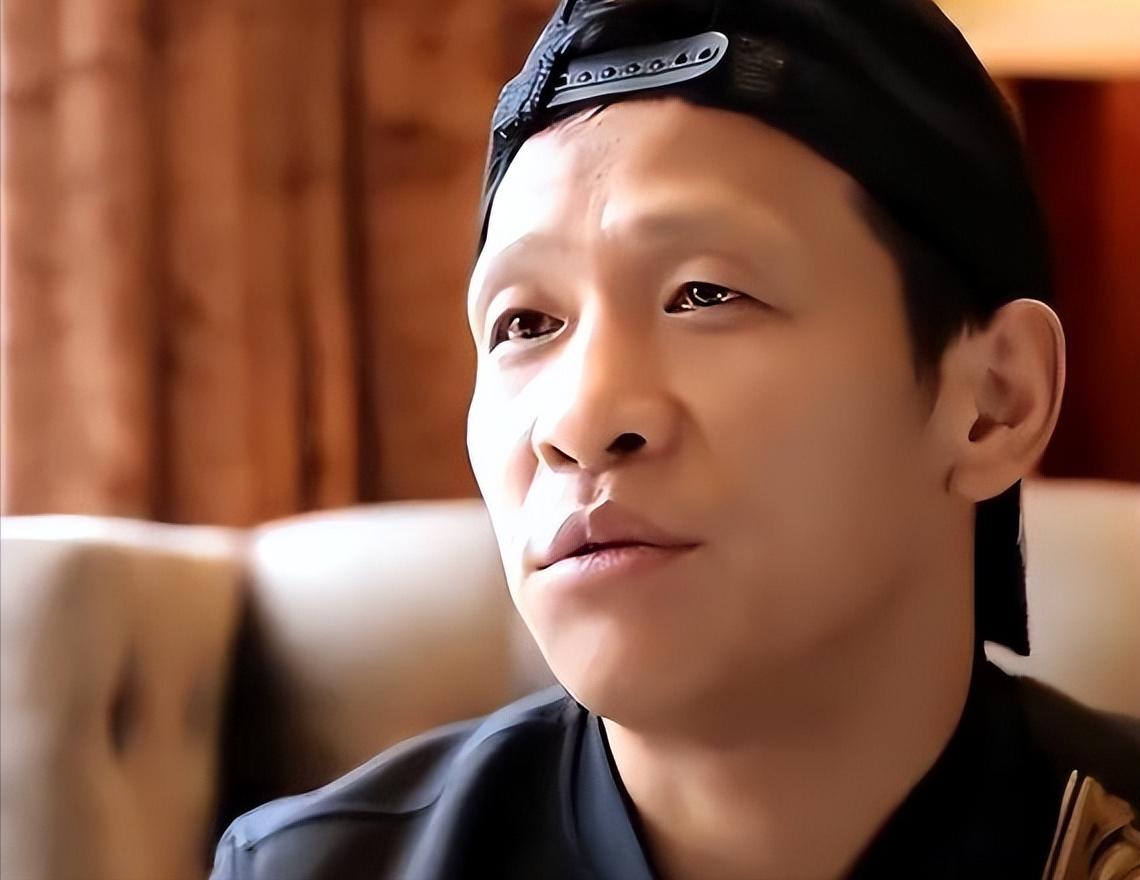 成名後拋棄原配！44歲資深男星「離婚秒娶女粉絲」　如今面相變了「當年報應也來了」網嘆：自作自受...