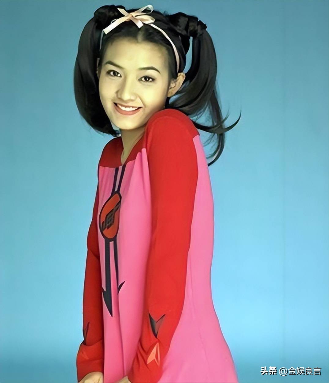 大S生前好友！48歲金曲歌后「綠髮臃腫現身」 網酸爆「昔日甜美外表全變樣」：還以為是男的