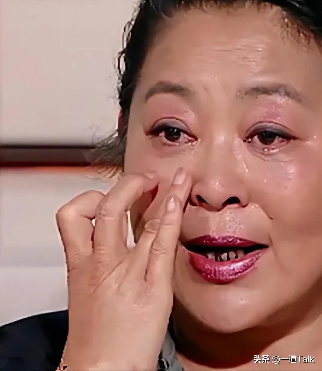 0負評形象破功？66歲資深女星「代言被爆詐騙老人」　合作8年「黑歷史全被挖」官方要查了...