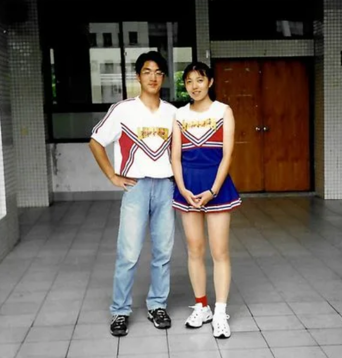 蔣萬安老婆好正！靠一招「成功追到樂觀學姐」 如今升格愛妻哽咽：「一路以來她太辛苦...」