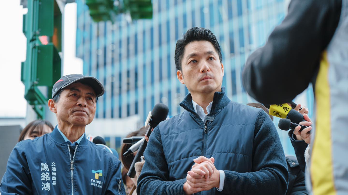 蔣萬安老婆好正！靠一招「成功追到樂觀學姐」 如今升格愛妻哽咽：「一路以來她太辛苦...」