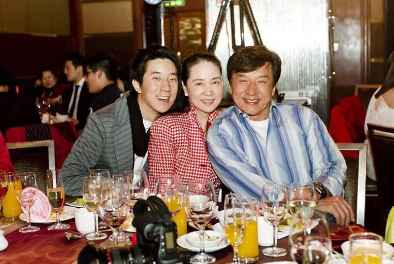 狠嗆兒子敗家!71歲成龍「認了父子斷聯」公開認錯 2個月後「房祖名1舉動」終於破冰...