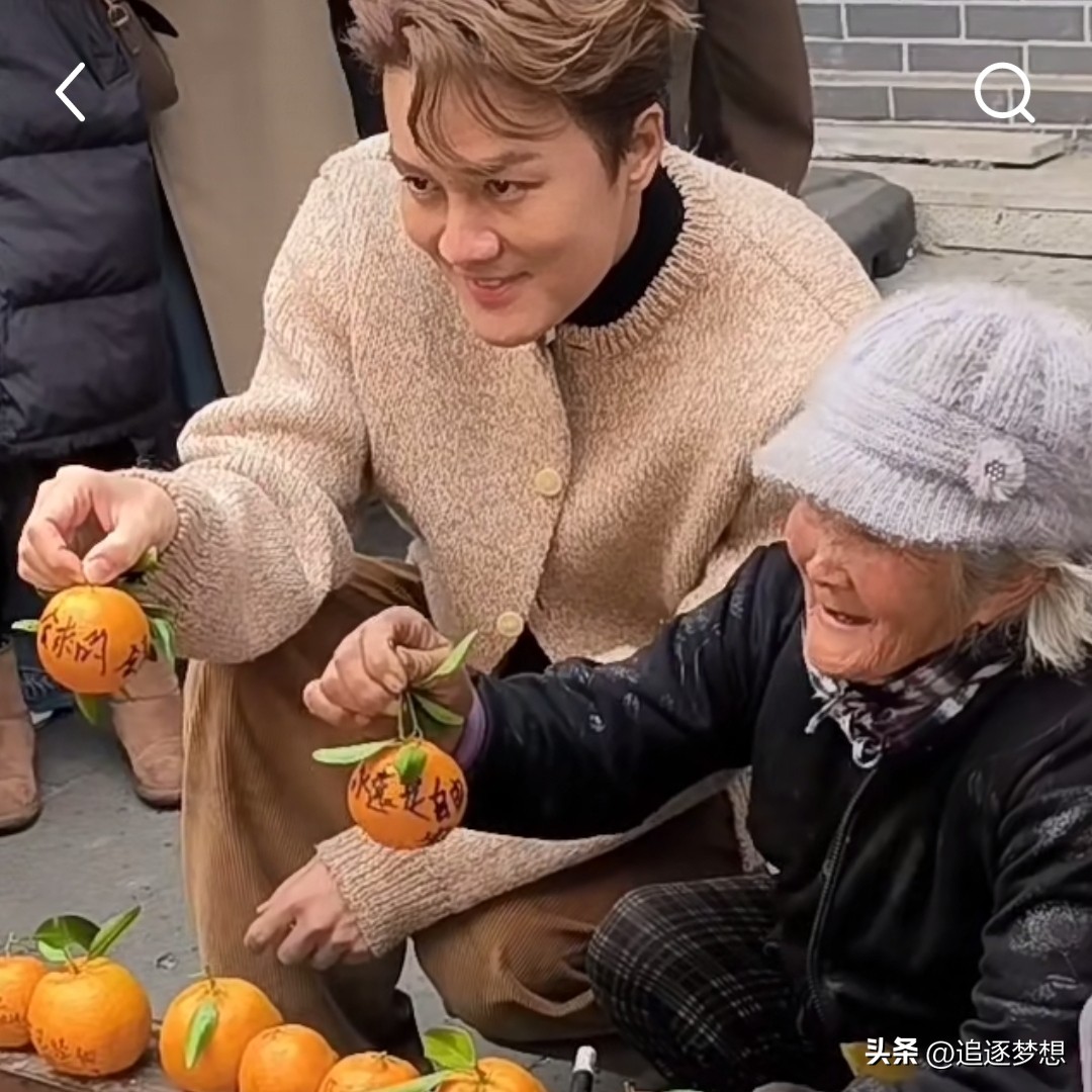 赴中國發展多年！46歲台灣男星「今擺攤賣橘子」被認出　主動攬客「要不要來一點」現況曝