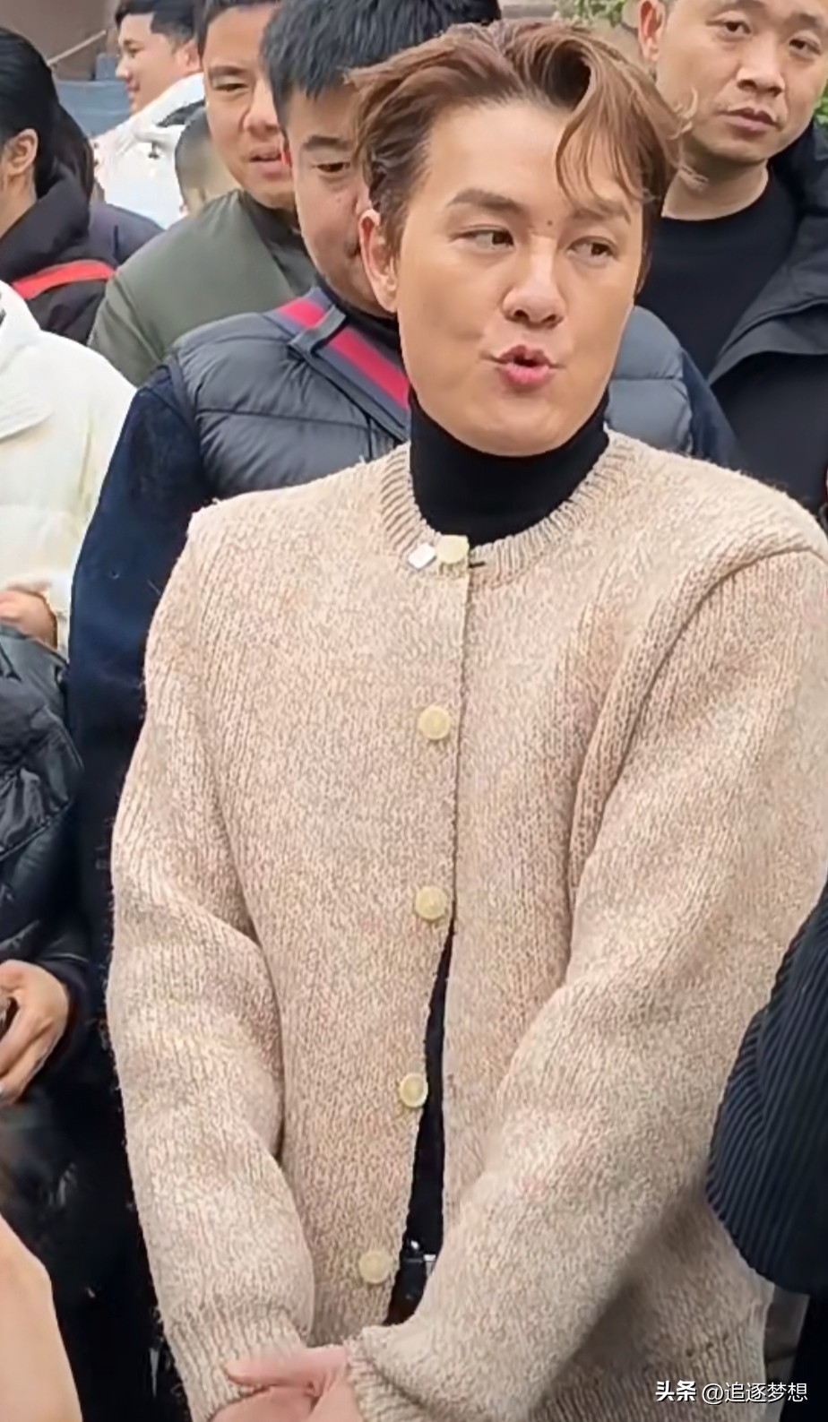 赴中國發展多年！46歲台灣男星「今擺攤賣橘子」被認出　主動攬客「要不要來一點」現況曝