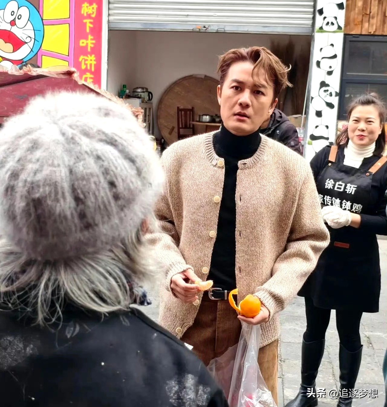 赴中國發展多年！46歲台灣男星「今擺攤賣橘子」被認出　主動攬客「要不要來一點」現況曝