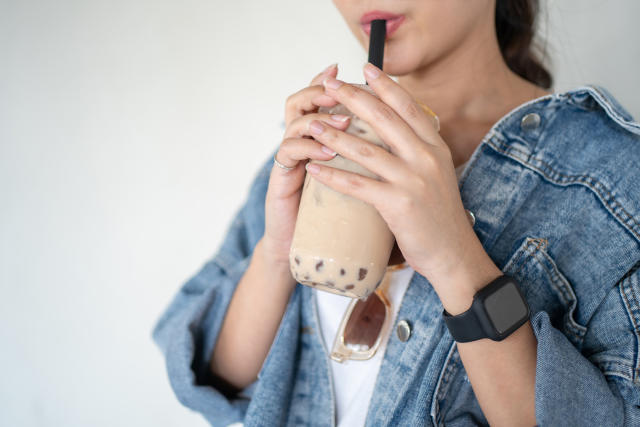 每天一杯＝老4.6歲！最新研究證實「喝一飲料會加速老化」　醫搖頭「很多人當水喝」：傷身程度等同抽菸