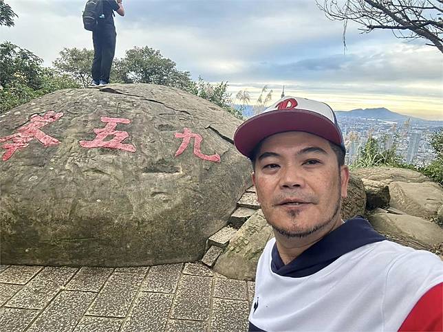 絕望時給救命稻草！馬國弼「淚謝演藝圈2大哥」無償撐腰　為千萬債「外送擺攤樣樣來」：只想活著