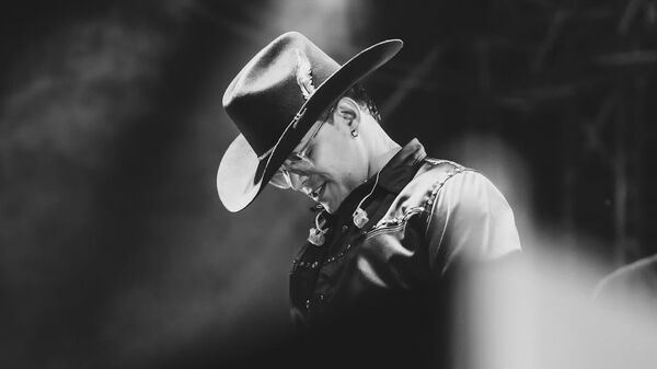 快訊／流行樂天王驚傳「空難身亡」！經紀人同機也罹難