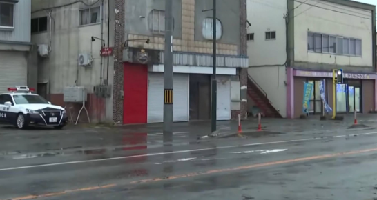 客人還在吃飯!警方衝餐廳「竟在牆壁挖到女屍」 49歲恐怖老闆「真面目曝光」