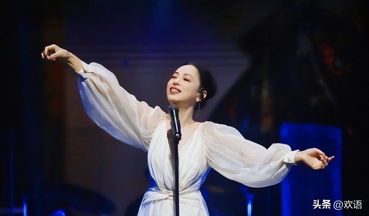 才減肥成功變超美!57歲知名女星「如今臃腫快認不出」 慘白崩壞照網嘲:「被打回原形了...」