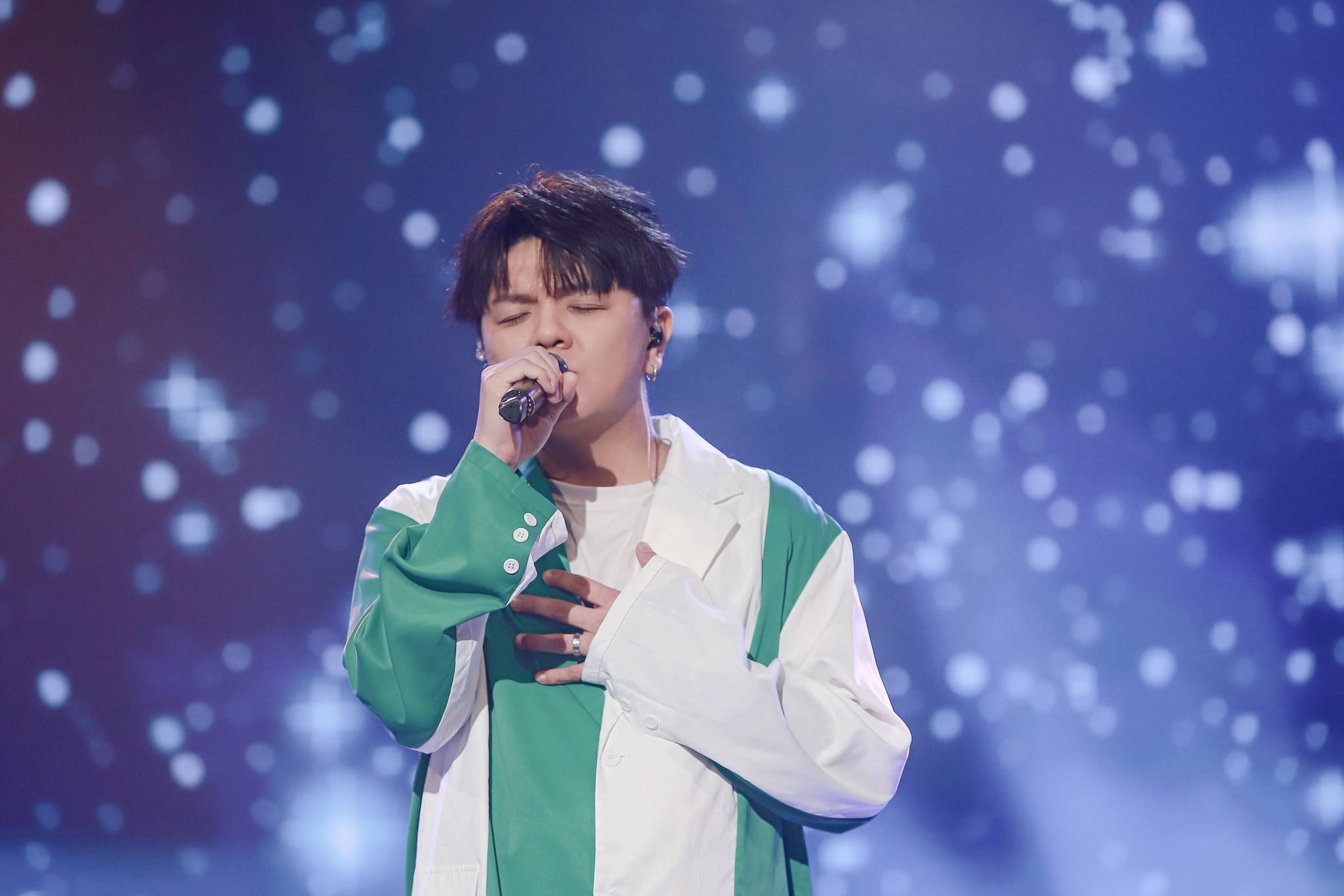 賀一航兒爆「遭路人砍12刀」二度命危！送醫搶救「輸血12袋」