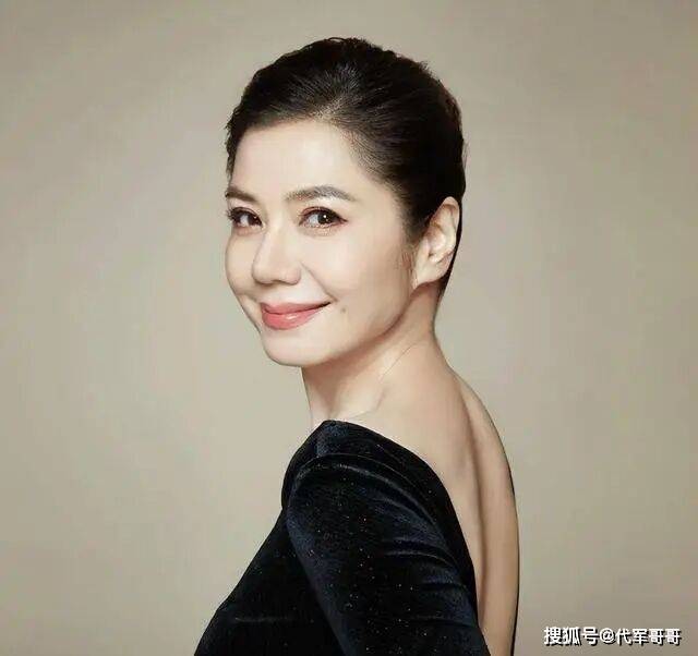 65歲「昔日第一美人」近況曝光！老公猝逝「守寡18年未再嫁」　被偶遇「孤苦伶仃生活」卻被讚翻