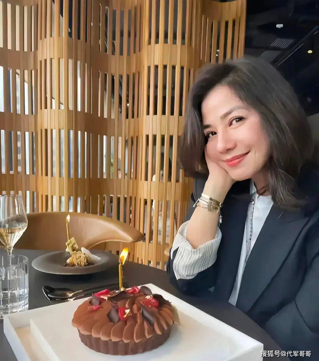 65歲「昔日第一美人」近況曝光！老公猝逝「守寡18年未再嫁」　被偶遇「孤苦伶仃生活」卻被讚翻