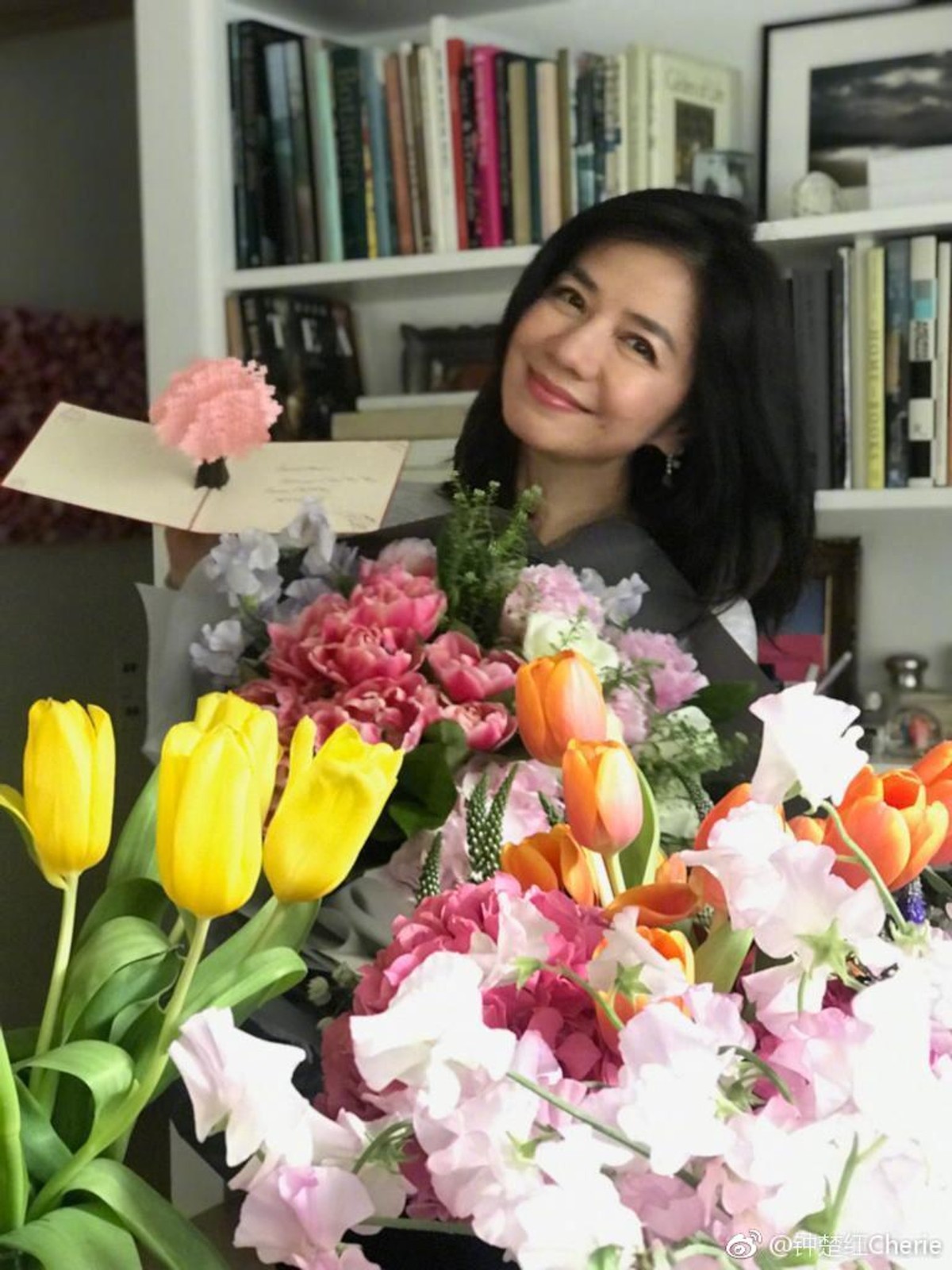 65歲「昔日第一美人」近況曝光！老公猝逝「守寡18年未再嫁」　被偶遇「孤苦伶仃生活」卻被讚翻