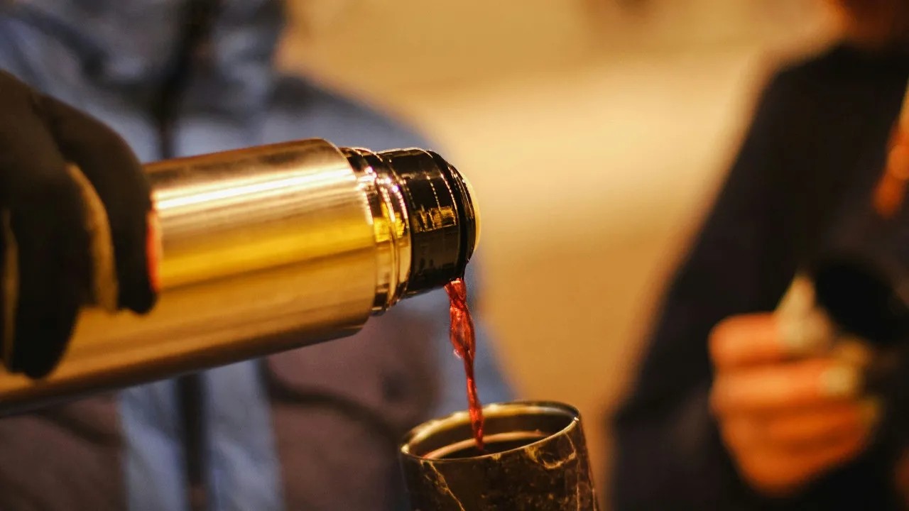 恐釀敗血症！保溫杯「一用法會中毒」　醫警告「很多上班族這樣用」：別以為是小事