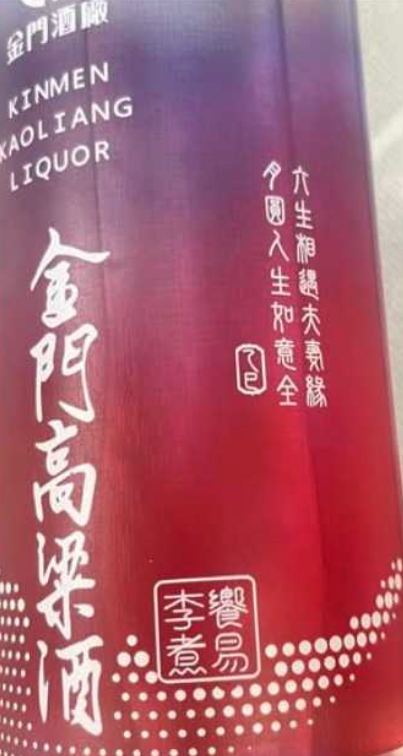 挺過婚變滿1年！49歲六月「素顏上街被路人偷拍」　一路「低頭緊牽他」婚姻現況曝光