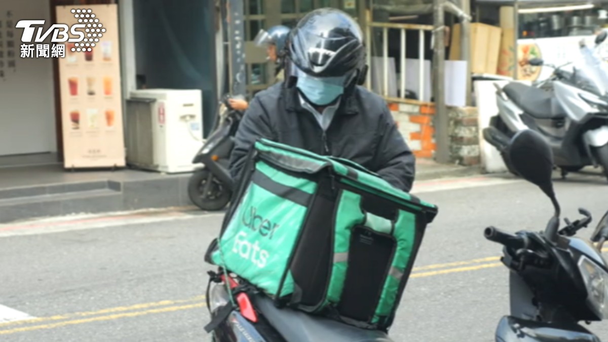 外送員好眼熟！竟然是「1.6兆企業副總裁」　哭喊「最抗拒1事」：我碩士畢業欸