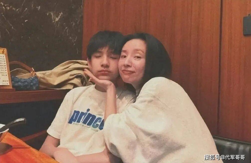 離婚10多年未再婚！資深女星「單親媽辛苦養兒」哭喊撐不住　網挖出近況氣瘋：「根本在哭窮！」