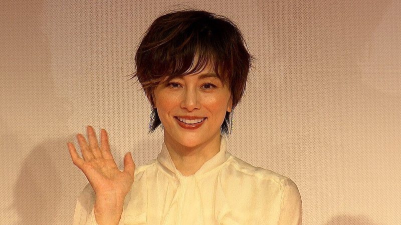 早就下逮捕令！50歲女星驚傳「家中搜出大量毒品」