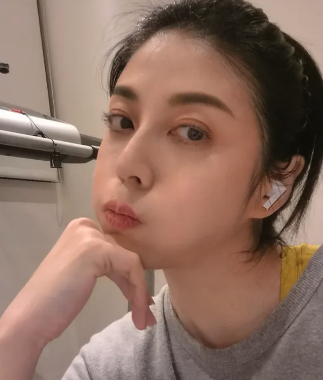 新一代凍齡女神！46歲韓瑜曬「素顏運動照」宛如女大生　破尺度「大開深V好身材包不住」網全暈❤️