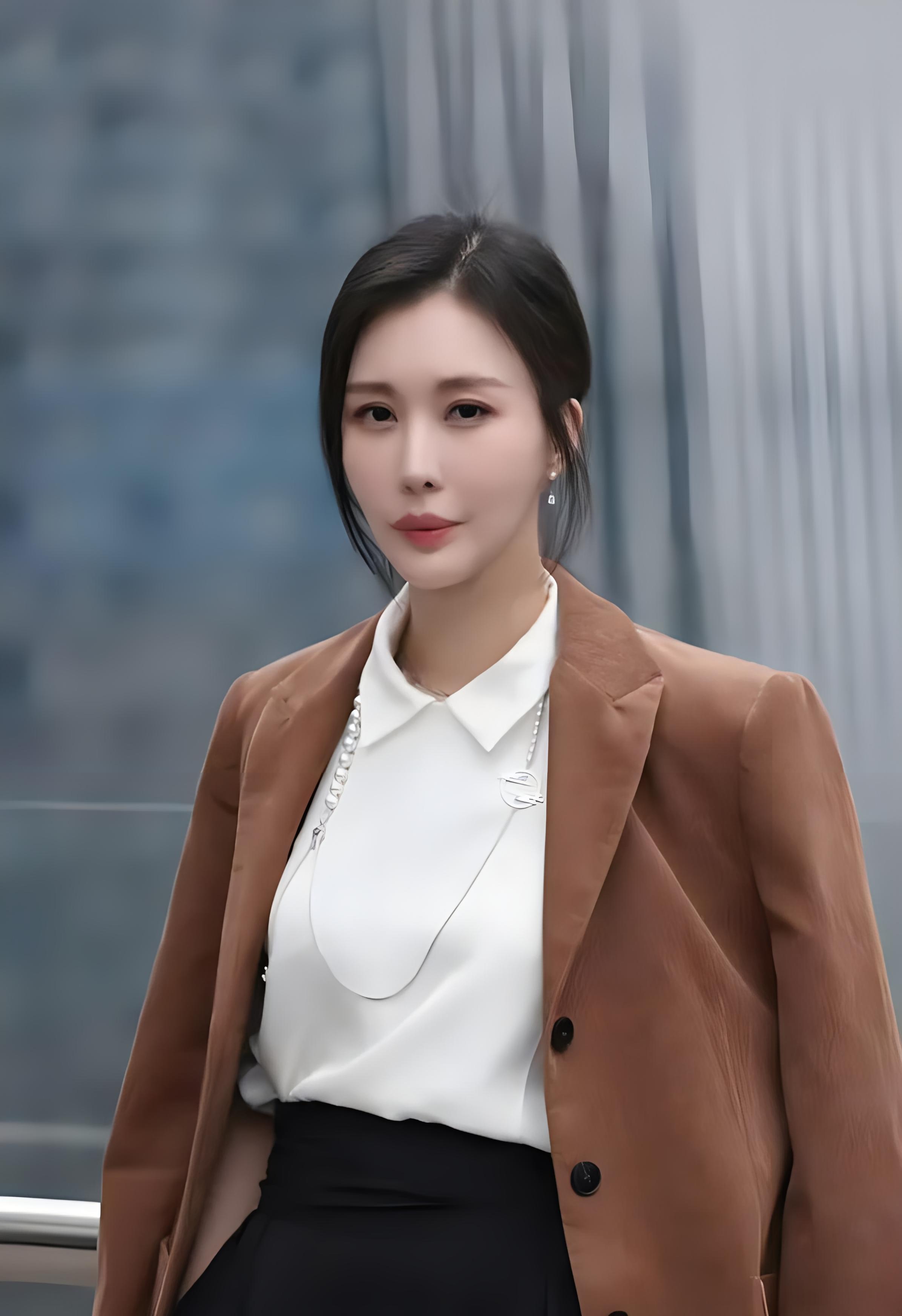 嫁大30歲富商！資深女星「被酸都是為了錢」　結婚紀念日「她出手送75歲尪驚喜」網嘆：誤會她了