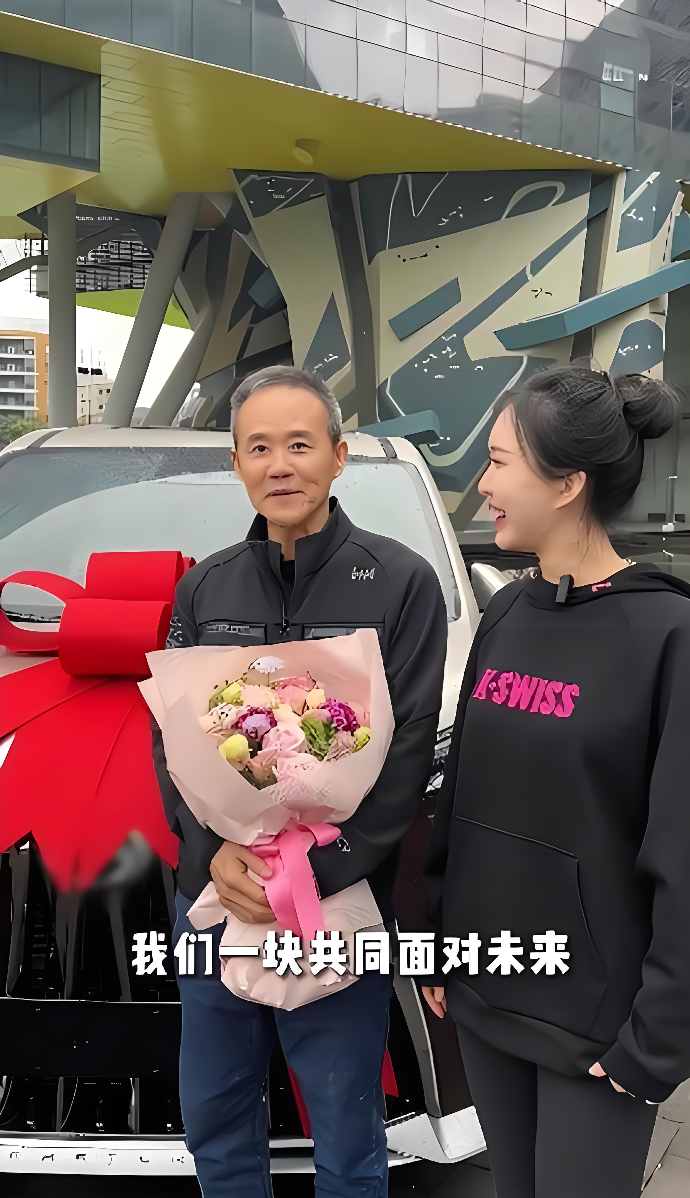 嫁大30歲富商！資深女星「被酸都是為了錢」　結婚紀念日「她出手送75歲尪驚喜」網嘆：誤會她了