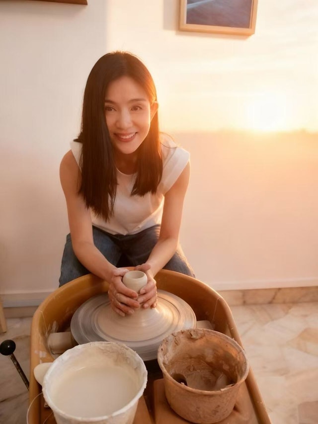 金城武也為她著迷！清新教主「婚後淡出13年」　罕曝近況「51歲素顏太扯」網愣：以為大學生