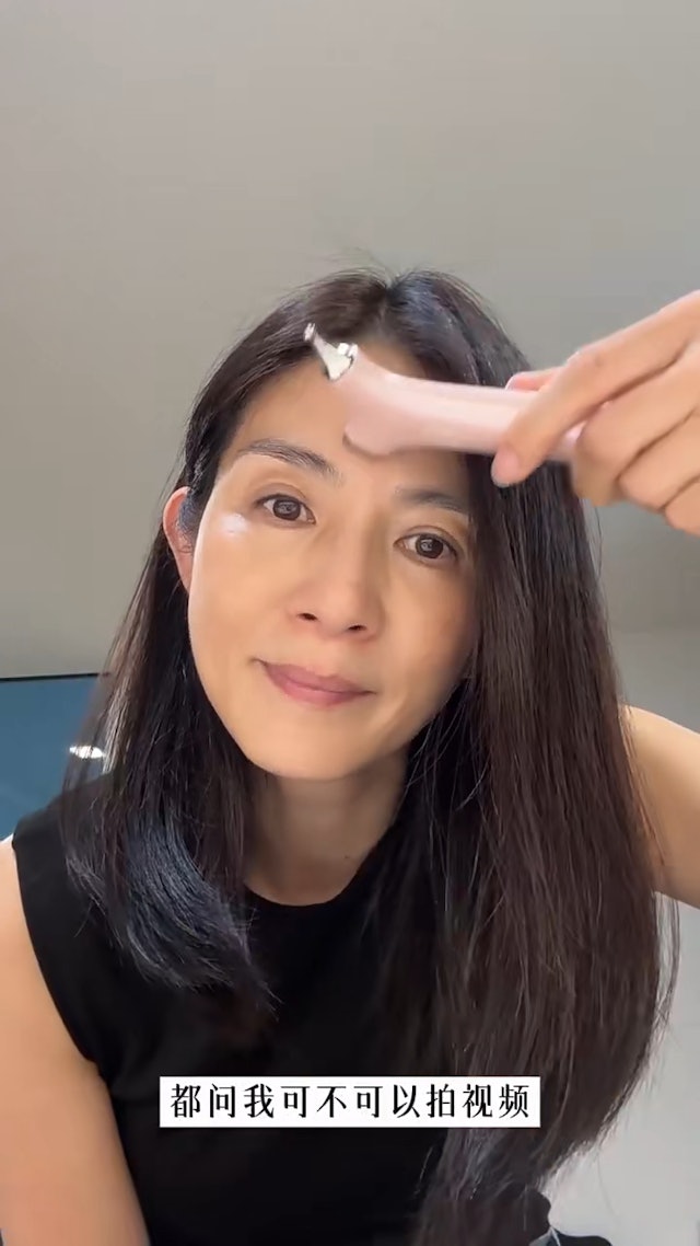 金城武也為她著迷！清新教主「婚後淡出13年」　罕曝近況「51歲素顏太扯」網愣：以為大學生