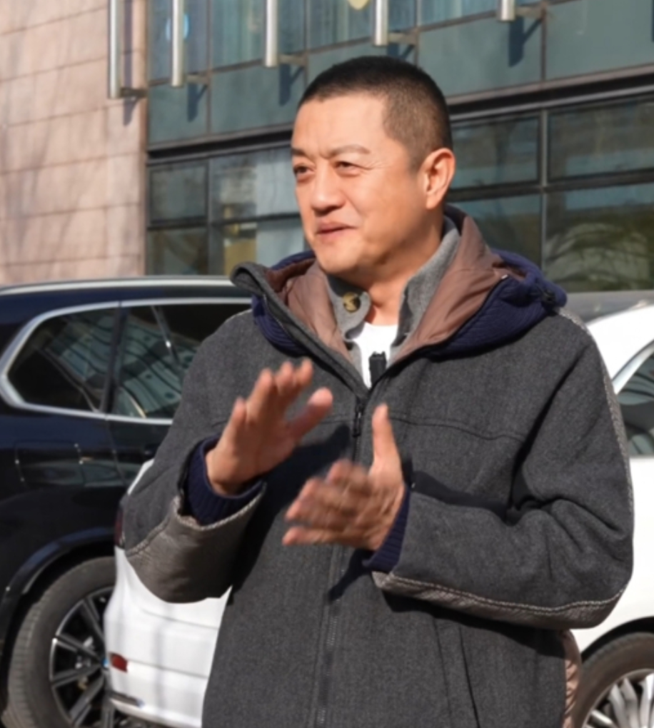 創辦醫院欠上億！54歲大咖男星「體檢查出淋巴癌」　他親自公開病況：「我沒時間恐懼了...」