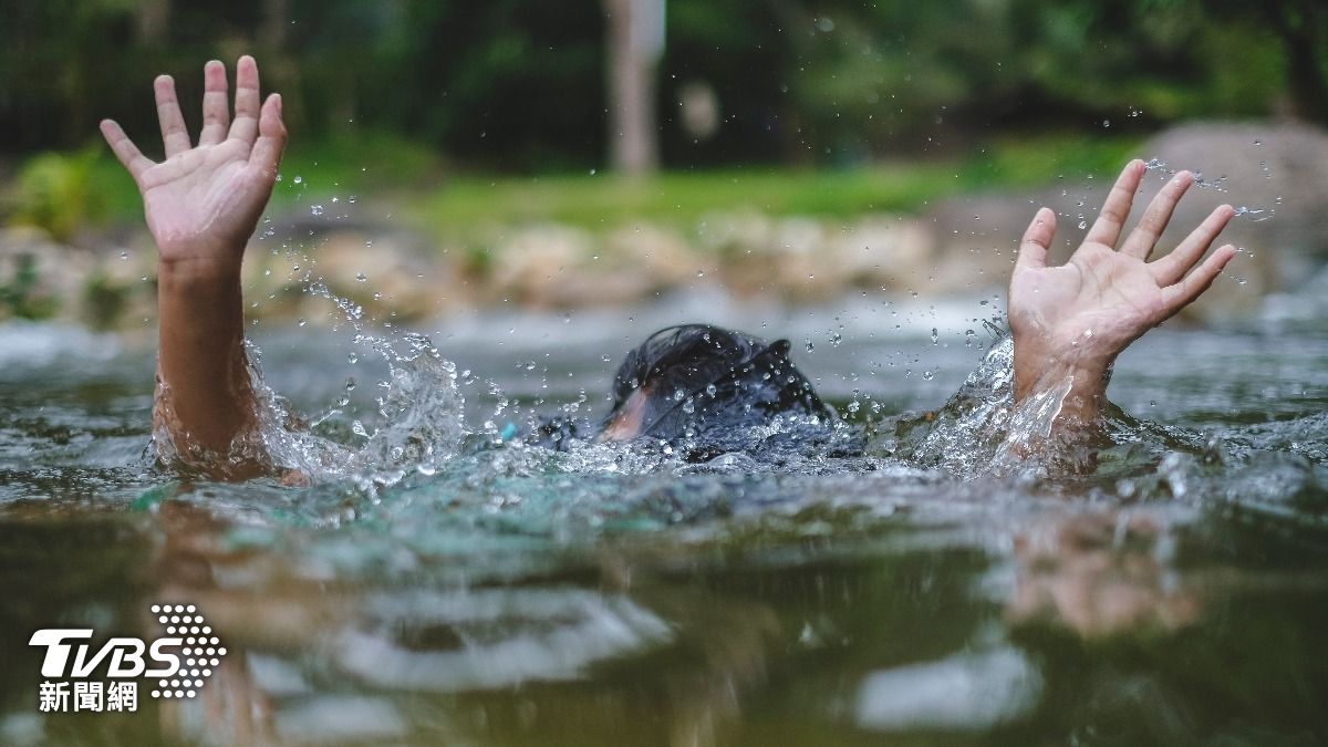 絕望105分鐘！工程師掉水裡「警消冷眼不救」殘忍原因曝光