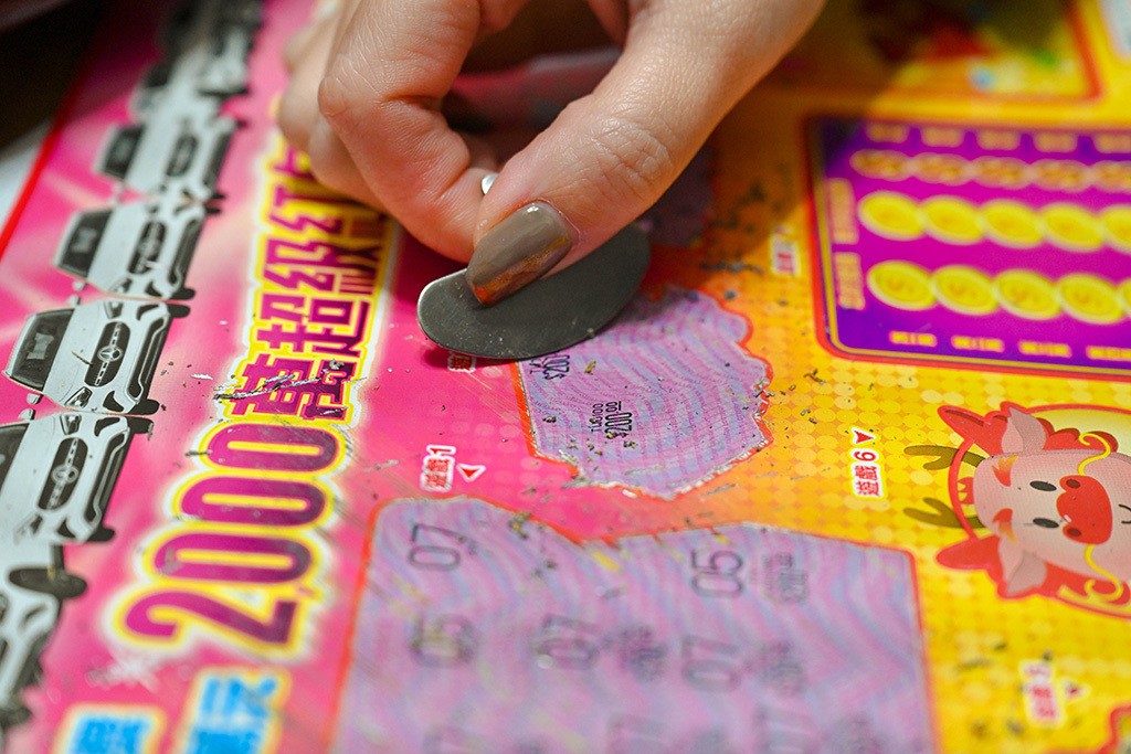 今年首張大獎！高雄男玩刮刮樂「靠1動作1口訣」爽中頭獎1200萬