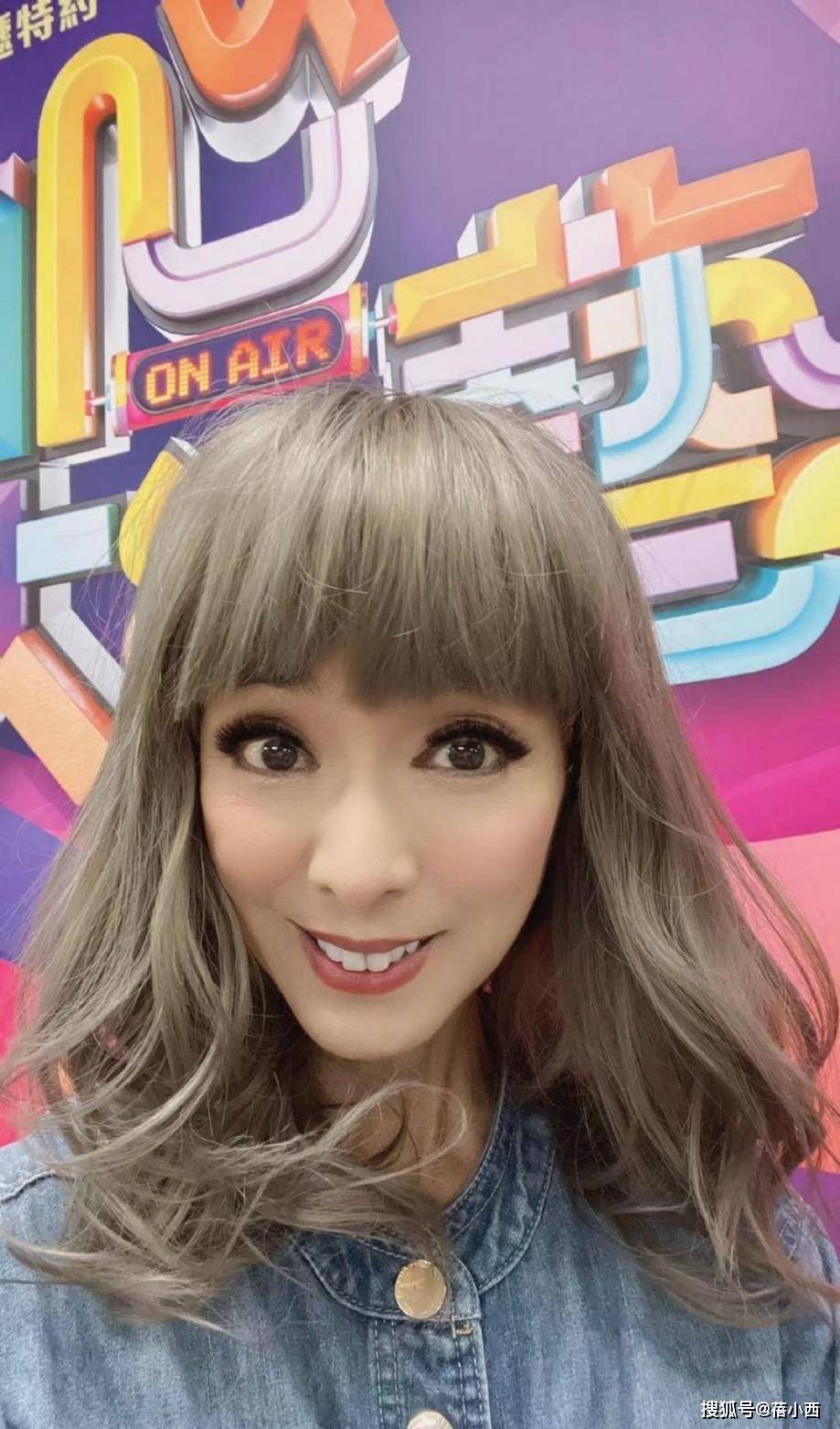 70歲影壇美魔女「合影粉絲像芭比娃娃」！　由內而外凍齡「還是周潤發跑友」比基尼照更辣❤️