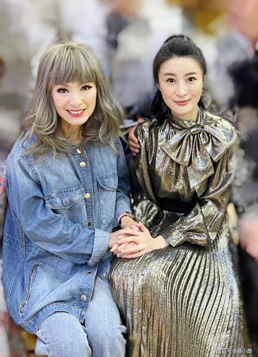 70歲影壇美魔女「合影粉絲像芭比娃娃」！　由內而外凍齡「還是周潤發跑友」比基尼照更辣❤️