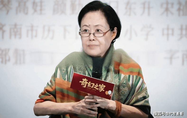 丈夫癌逝4年！76歲老戲骨「頂一頭白髮」慶祝生日　近照曝光後「網友卻讚不絕口」