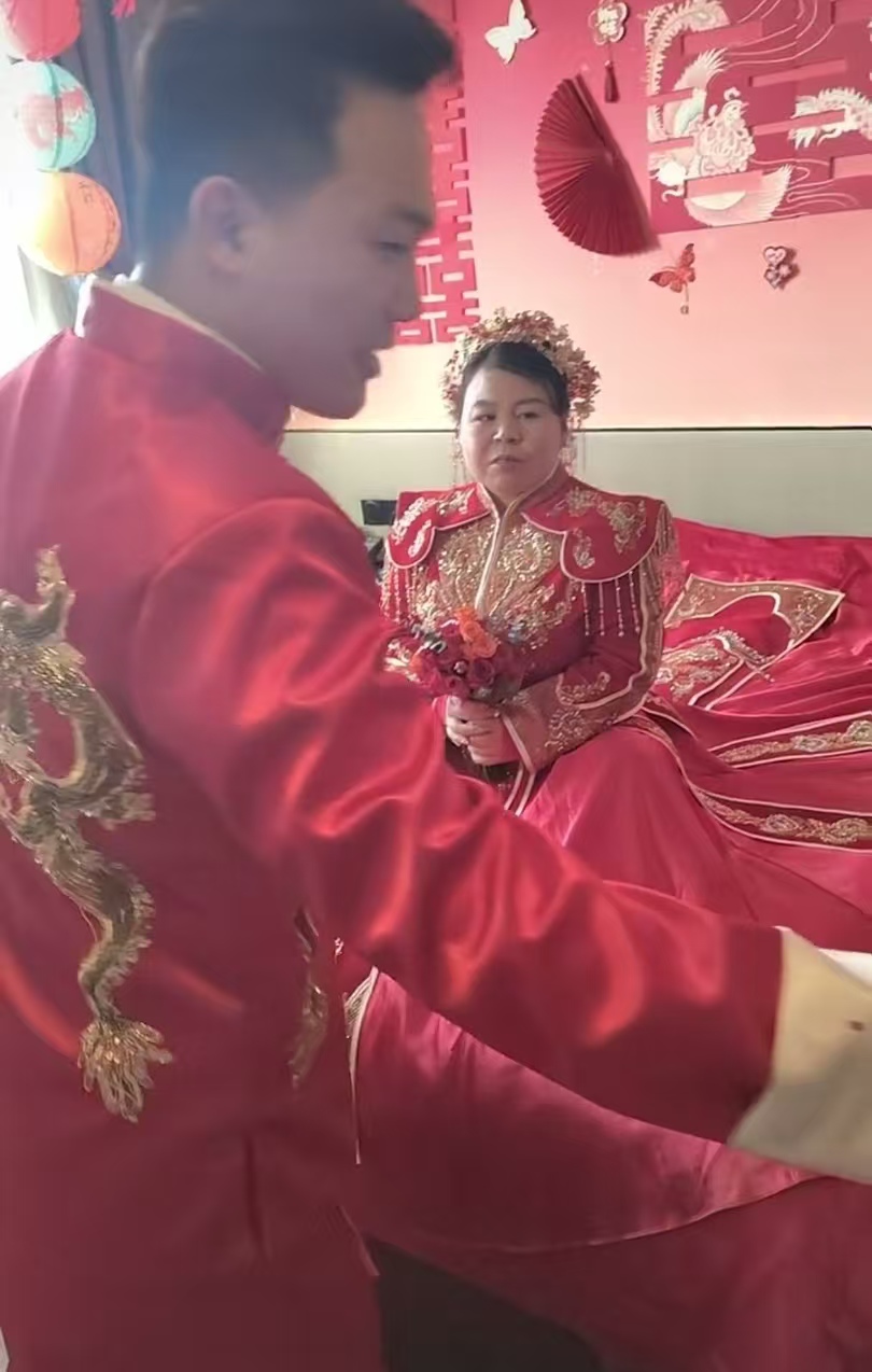 以為是黃昏戀！一名新娘「長相富態衰老」引熱議　直到新郎現身「同框宛若母子」網看傻：不想努力了？