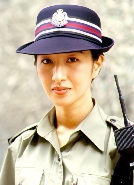 當年比影帝尫還紅！粉絲偶遇「61歲昔日女神」　為愛淡出「被寵愛23年」身旁老公一舉動：嫁對人了❤️