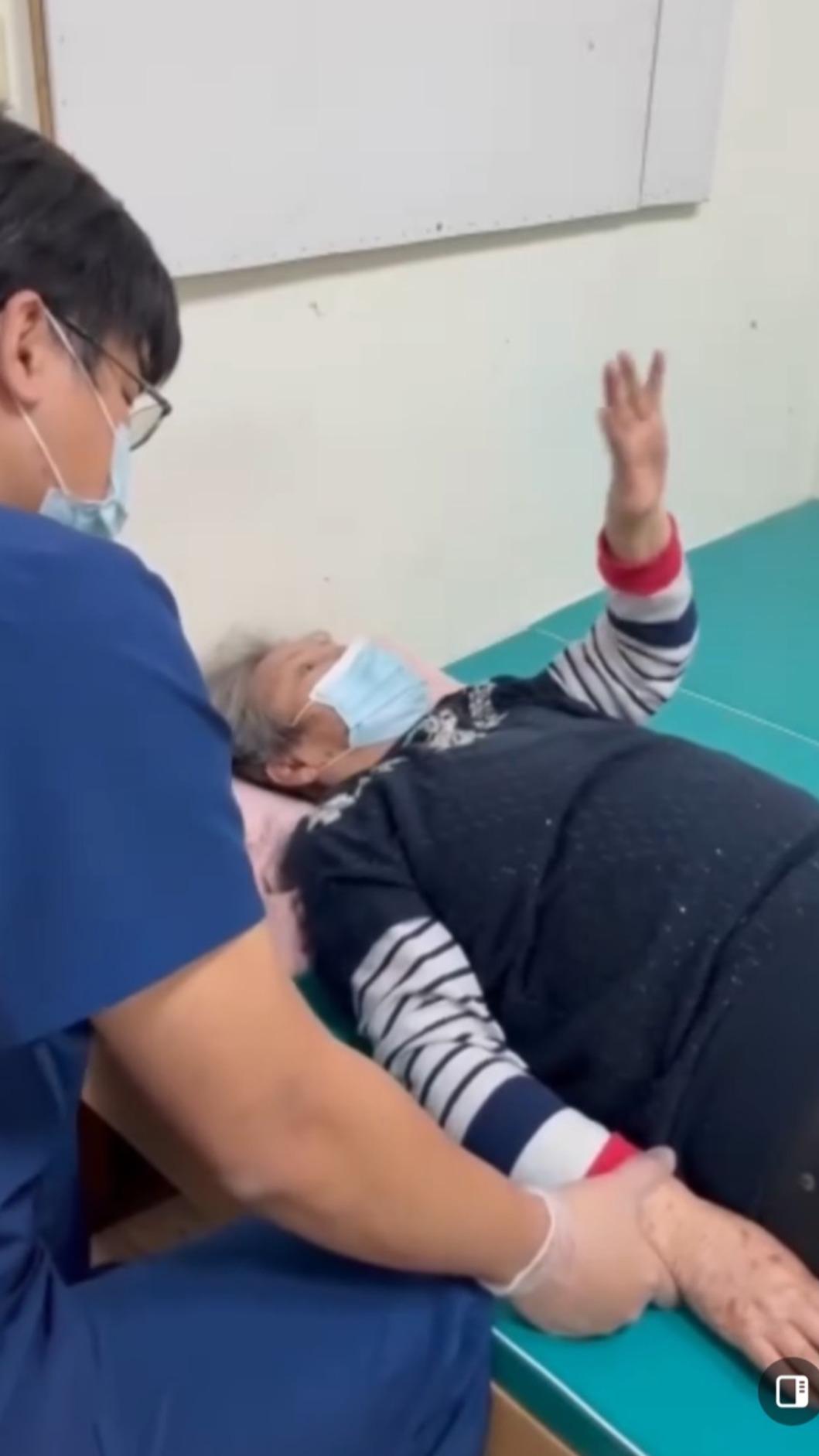 才爆夫妻分居!洪榮宏岳母「驚傳吞80顆安眠藥」燒炭了斷 嫩妻含淚認了「公開搶救現況」